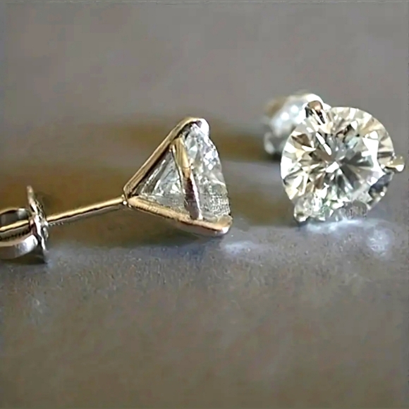Sparkling Zircon Stud 925 Silver Plated copper earrings. GOLD OR SILVER - Picture 3 of 6